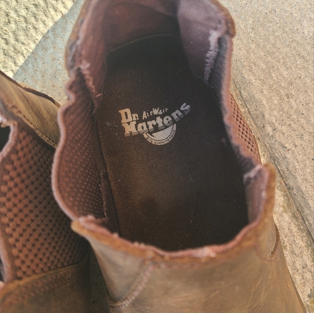 Dr. Martens Katya Chelsea Boots - Picture 9 of 11